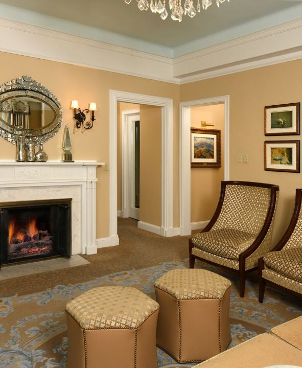 CHEYENNE & SOUTH LAKE SUITES image