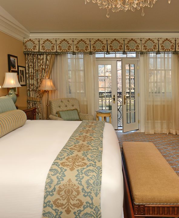 SUPERIOR ROOM image