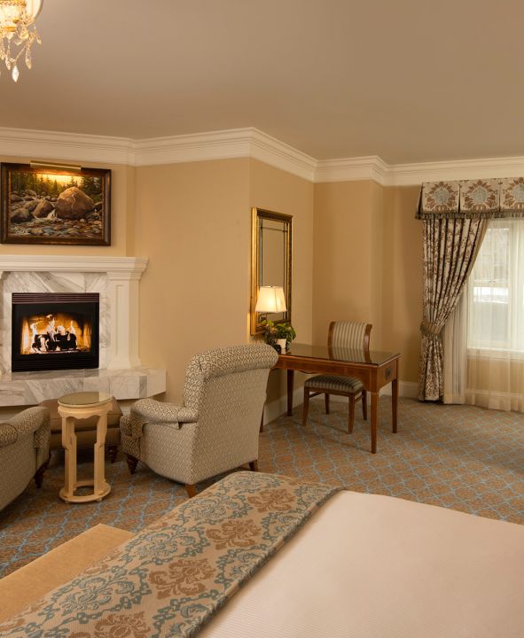 LAKESIDE PATIO SUITES image
